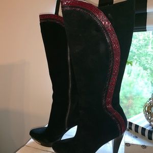 Carlos Santana Suede boots
